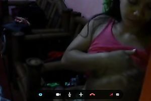 Webcam solo with a wicked Filipina kneading her natural love melons