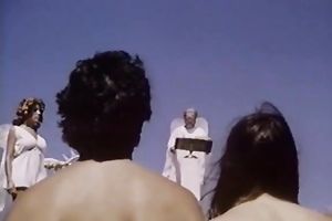 Hot brunette beauty acquires nailed by her gracious paramour on a admirable day