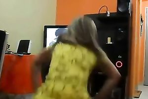 Horny Brazilian hottie shows me how well this babe can dance