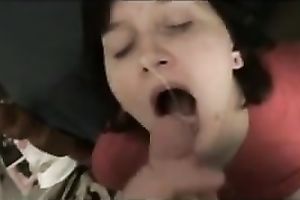 My cum addicted hotwife indeed knows how to give a great oral pleasure