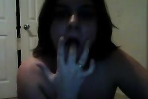 Chubby dilettante dark brown fingers her bald snatch in homemade solo