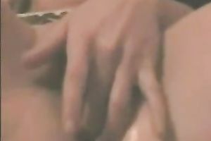 Horny slut fingers her cookie previous to toying it ardently