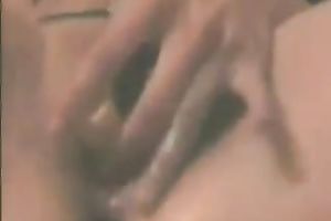 Horny slut fingers her cookie previous to toying it ardently