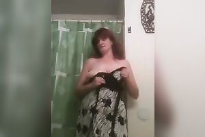 Self assured wench is showing off her saggy milk cans