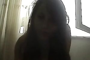 Pretty livecam dark brown entertains herself by fisting her anus