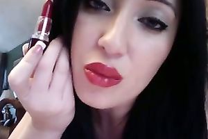 Brunette bombshell teases me with her incredibly hawt lips