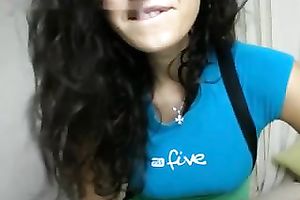 Curly haired Latina livecam model puts on a precious striptease show for me
