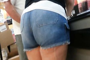 This PAWG temptress looks hawt in her denim shorts