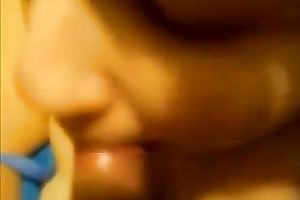 This lubricious whore in sunglasses knows how to give a priceless fellatio