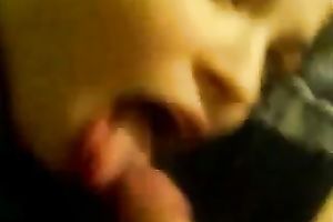 This lubricious whore in sunglasses knows how to give a priceless fellatio