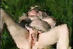 Nasty farmeress finger-fucks her vagina on the grass