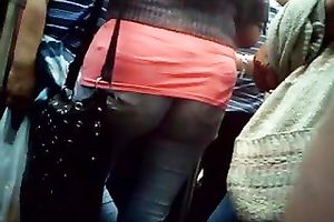 When I receive on a bus I love to spy on hot babes with large booties