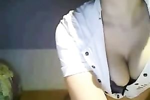 This buxom livecam model with giant milk sacks knows how to make me slutty