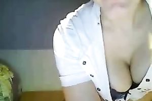 This buxom livecam model with giant milk sacks knows how to make me slutty