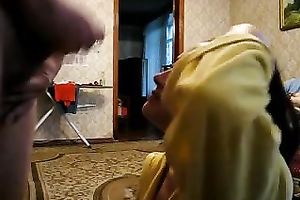 Check out how that babe patiently waits for a cumload plastering on her face