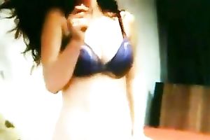 Cute brunette hair sweetheart on the cam clip flashed her large pointer sisters