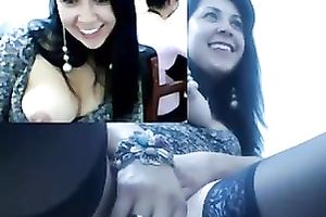 Pretty brunette hair toys her coochie to big O during webcam show