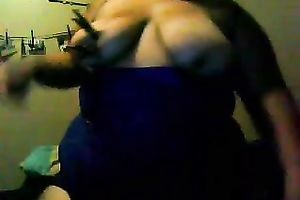 I am a pang slut and I love putting clothespins on my boobies