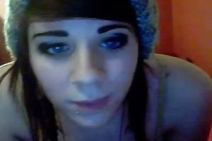 Blue eyed emo wench is flaunting her small wobblers