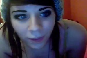 Blue eyed emo wench is flaunting her small wobblers