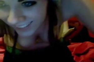 Blue eyed emo wench is flaunting her small wobblers