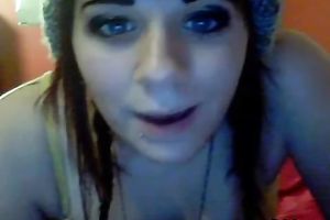 Blue eyed emo wench is flaunting her small wobblers
