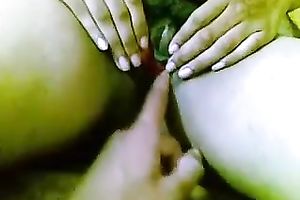 Indian hottie makes out with her paramour and lets him finger her vag