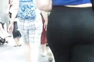 Gorgeously hawt woman in taut leggings has a large ass