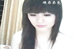 Asian chick likes being nude during her cam sessions with her BF