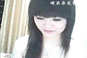 Asian chick likes being nude during her cam sessions with her BF