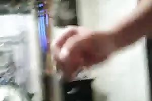 Bootylicious web camera girl shakes her hawt a-hole in pants