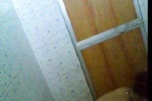 Full bodied Indian mommy shows her in nature's garb body in the bath