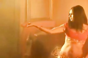 Indian beauty strokes her skinny body in solo scene