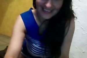 Sizzling cam dark brown entertains herself by fingering her fur pie