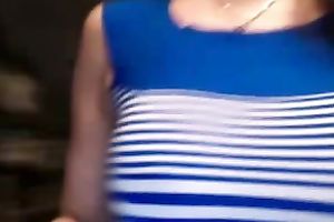 Sizzling cam dark brown entertains herself by fingering her fur pie