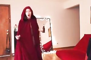 Redhead princess boasts of her perfect body in front of a livecam