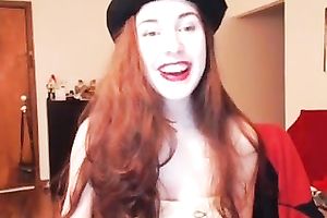 Redhead princess boasts of her perfect body in front of a livecam
