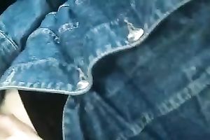 Golden toy vibrates and her twat acquires juicy in her car