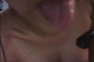 This camgirl can't live without showing her tongue in front of her cam