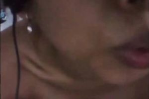 This camgirl can't live without showing her tongue in front of her cam