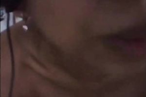 This camgirl can't live without showing her tongue in front of her cam