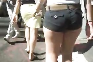 Sexy babe with astounding ass acquires caught on my hidden livecam