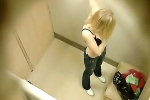 Voyeuring Teens and coeds in dressing room