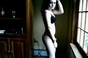 My hot GF with priceless arse knows how to put on a wonderful livecam show for me