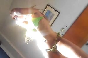 Spunky Latina babe with a thick ass is showing off her twerking skills