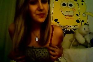 This webcam model likes masturbating and this is sweet to watch