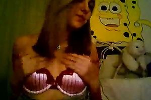 This webcam model likes masturbating and this is sweet to watch