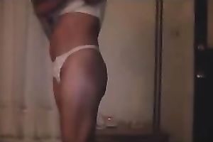 Sporty hot non-professional white white lady stripteases on home cam vid