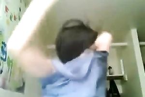 Asian camgirl in smokin' hawt lingerie set is masturbating on livecam