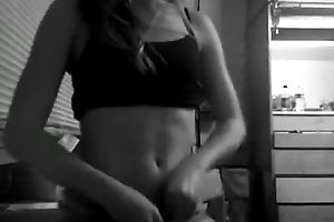 This enjoyable camgirl with a actually good wazoo knows how to move her thighs